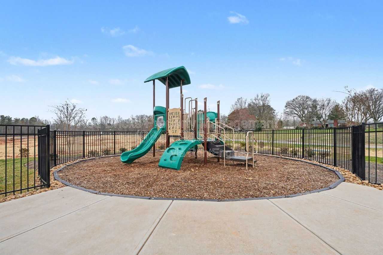 141 Giant Oak Ave - Photo 5 of 8