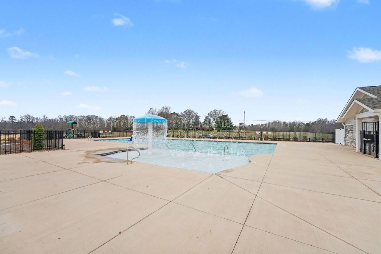 141 Giant Oak Ave - Photo 6 of 8