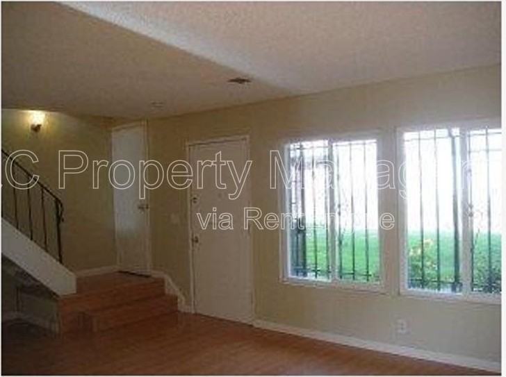 292 Grecia Ct - Photo 3 of 6