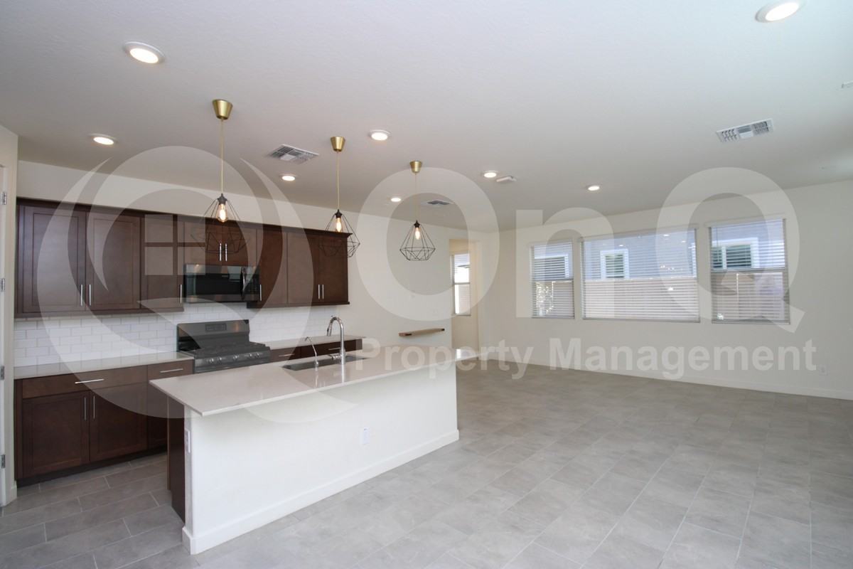 725 N Abalone Ct - Photo 3 of 22