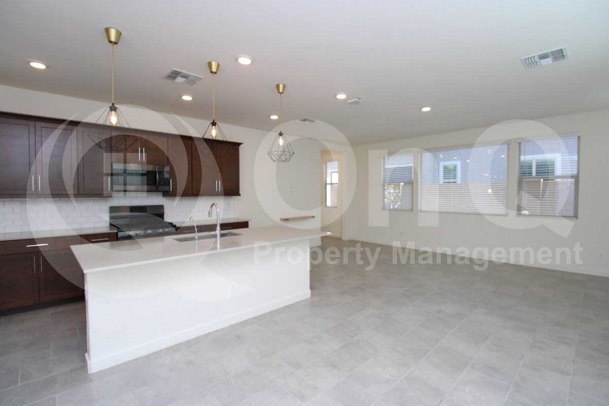 725 N Abalone Ct - Photo 4 of 22