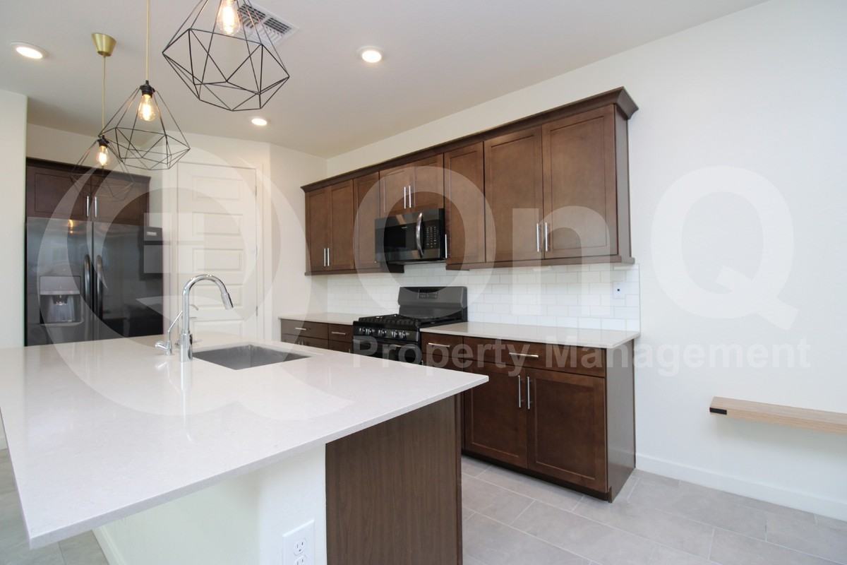 725 N Abalone Ct - Photo 5 of 22