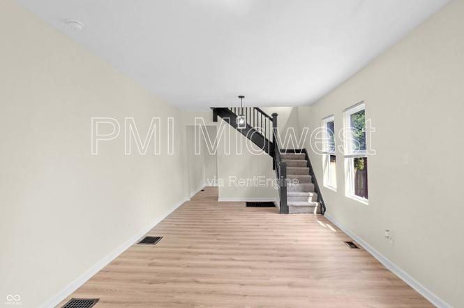 2235 Doctor Martin Luther King Junior Street - Photo 5 of 27