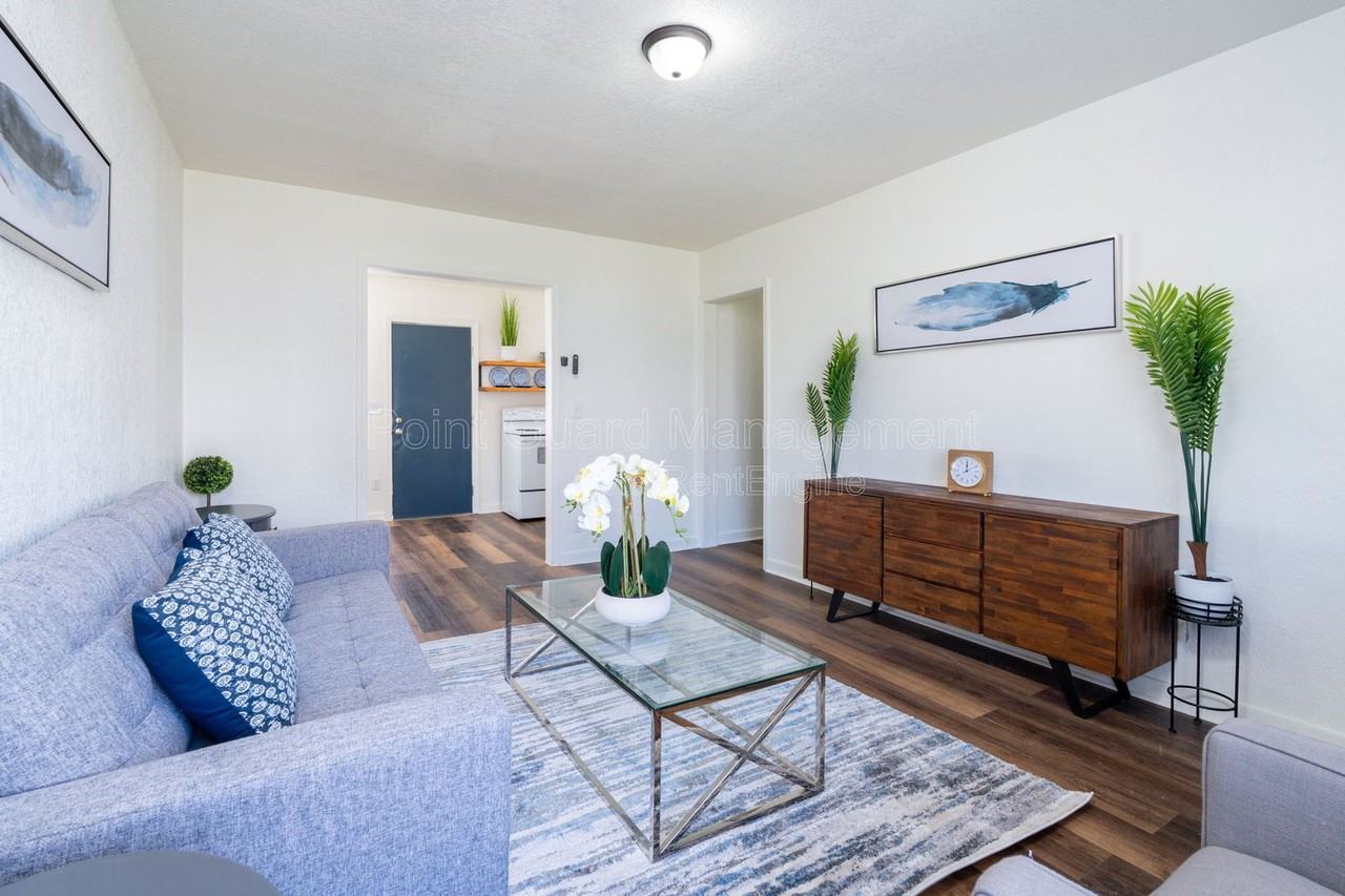 859 S Beverly Dr #859B - Photo 4 of 24