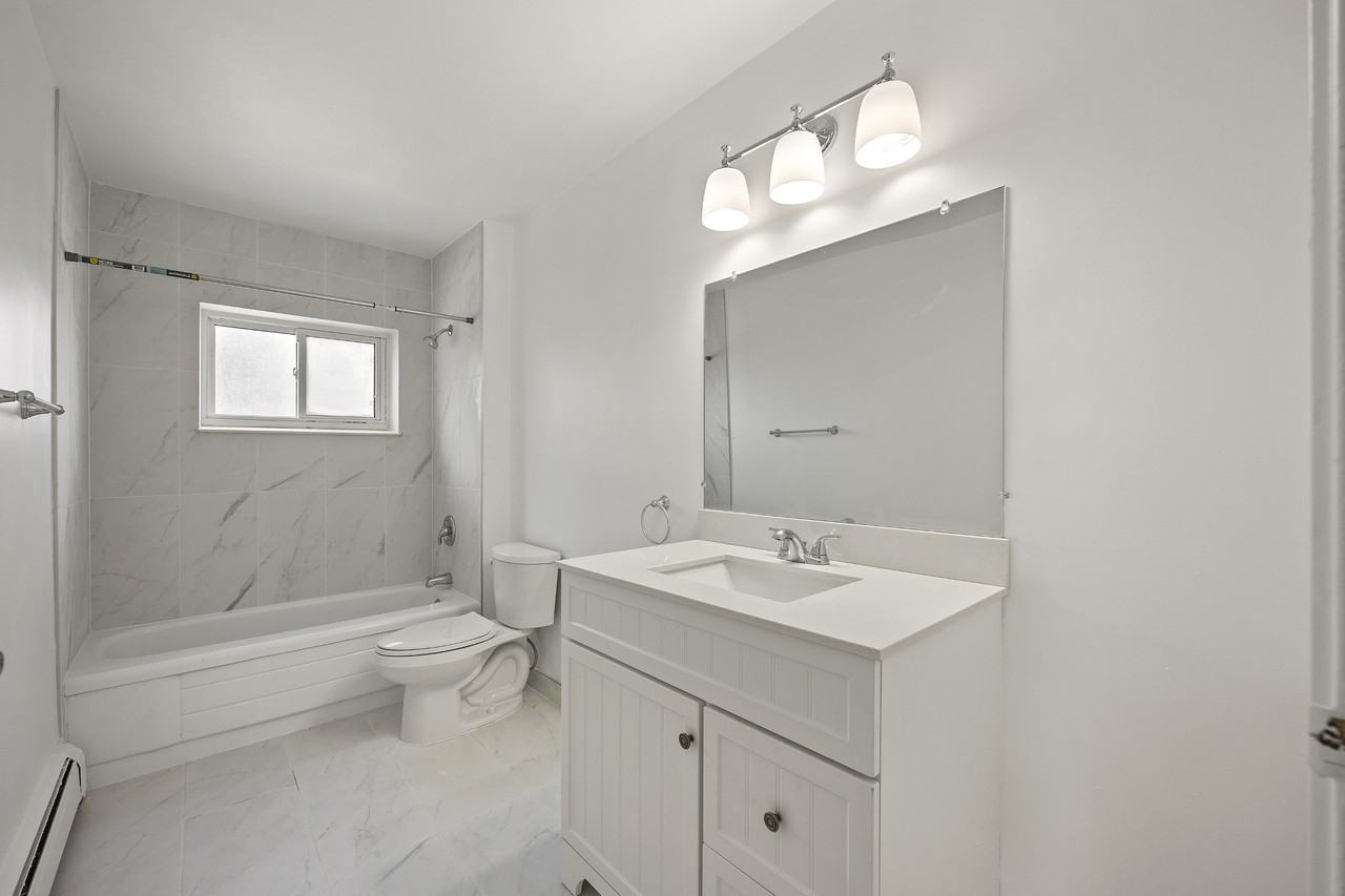 Torbolton Townhouse - Photo 3 of 14