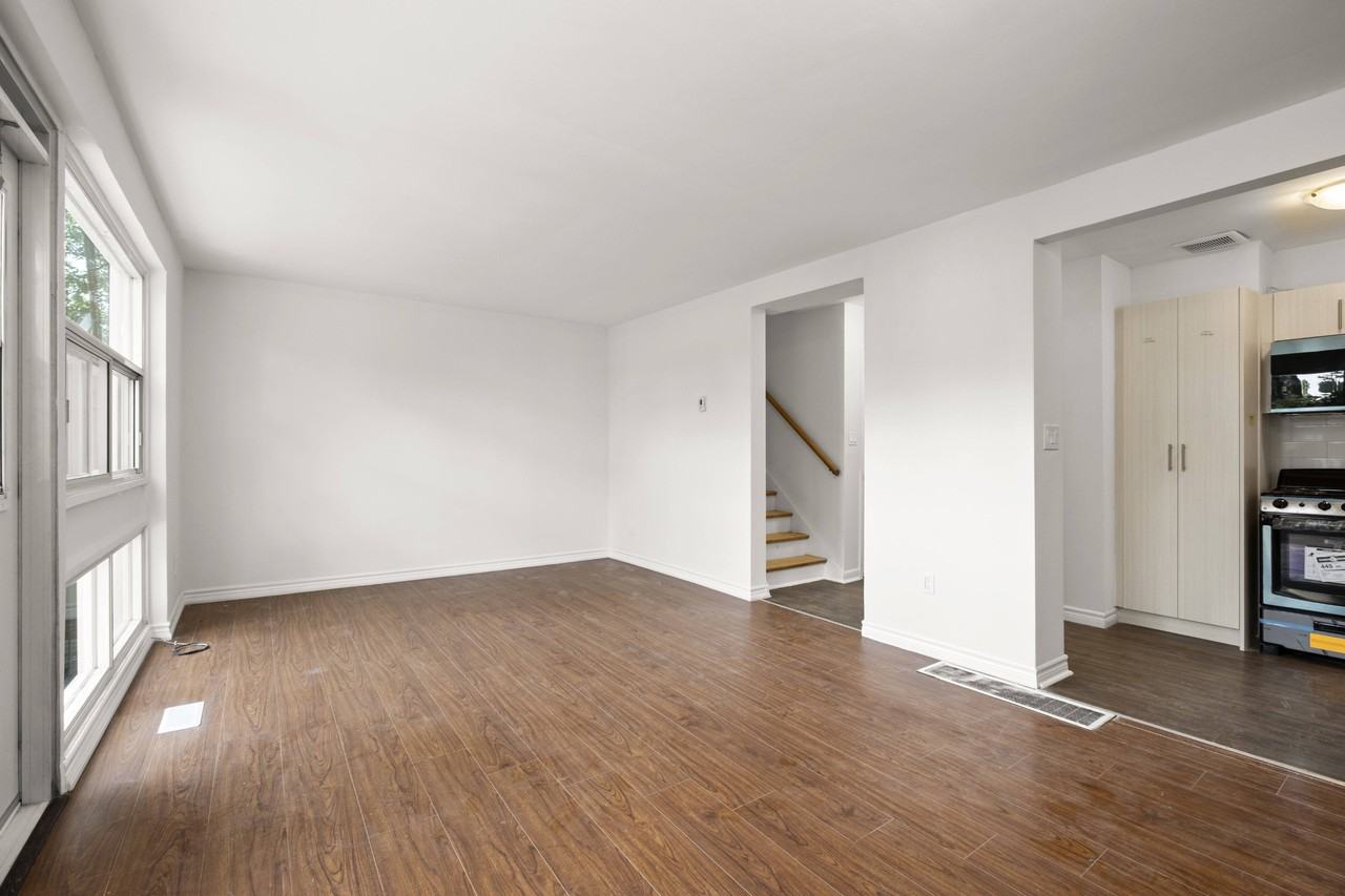 Torbolton Townhouse - Photo 5 of 14