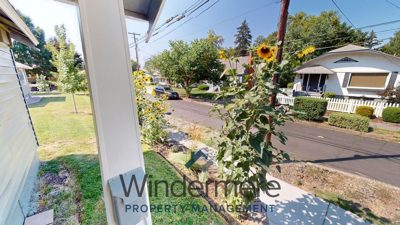 108 N Bellevue Ave - Photo 2 of 20