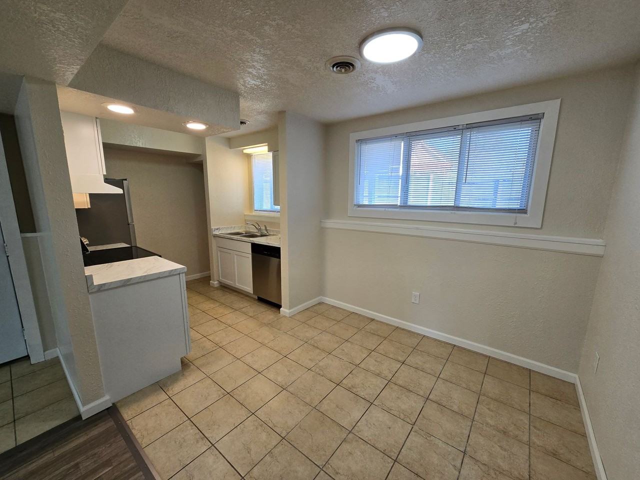 616 S 6th St / 520 Marion Ave, Mattoon - Photo 6 of 17