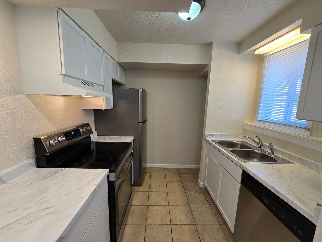 616 S 6th St / 520 Marion Ave, Mattoon - Photo 7 of 17