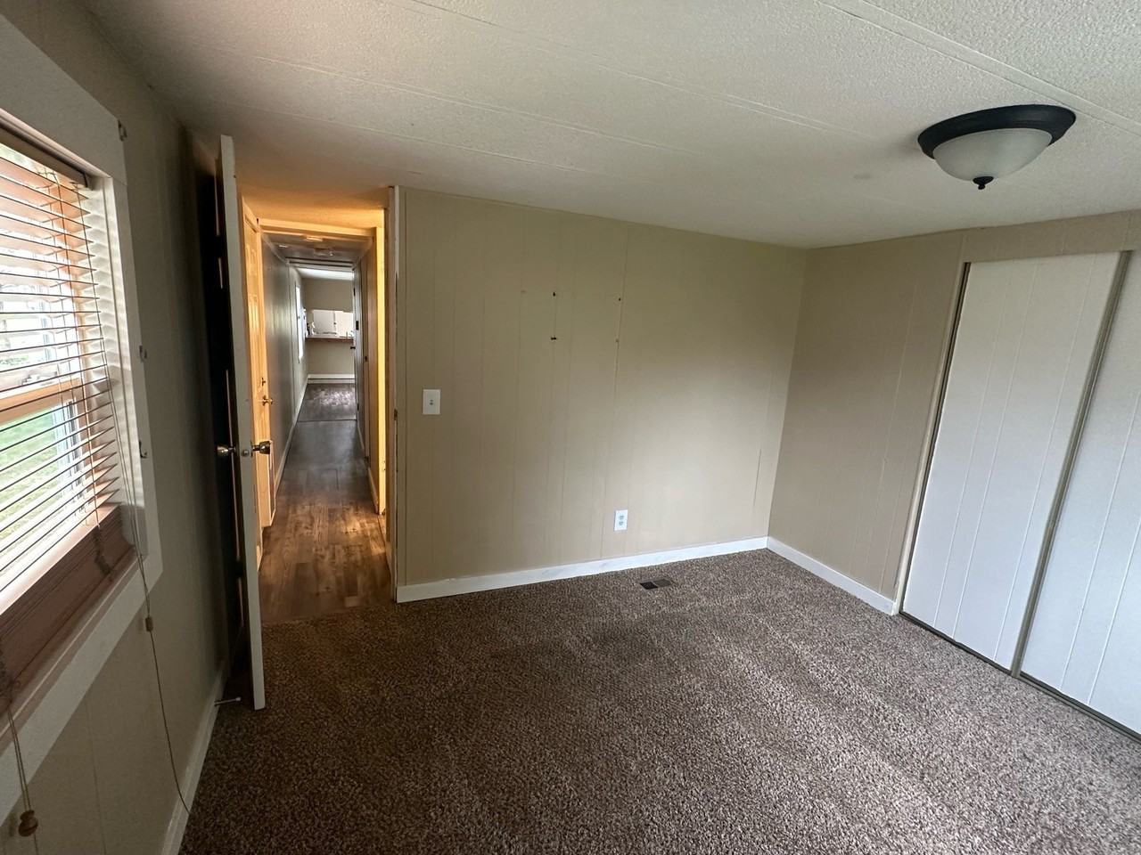 104 1st Ave Sw - Photo 3 of 12