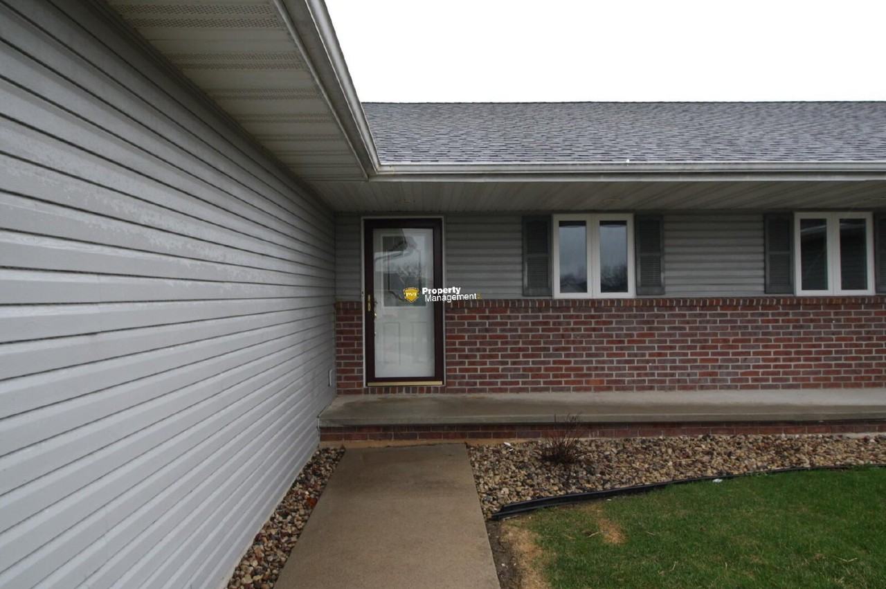 W7085 Buttercup Ct - Photo 2 of 32