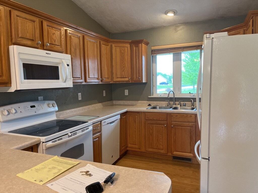 W7085 Buttercup Ct - Photo 5 of 32