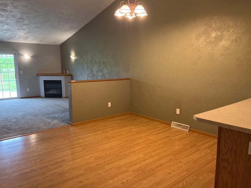 W7085 Buttercup Ct - Photo 7 of 32