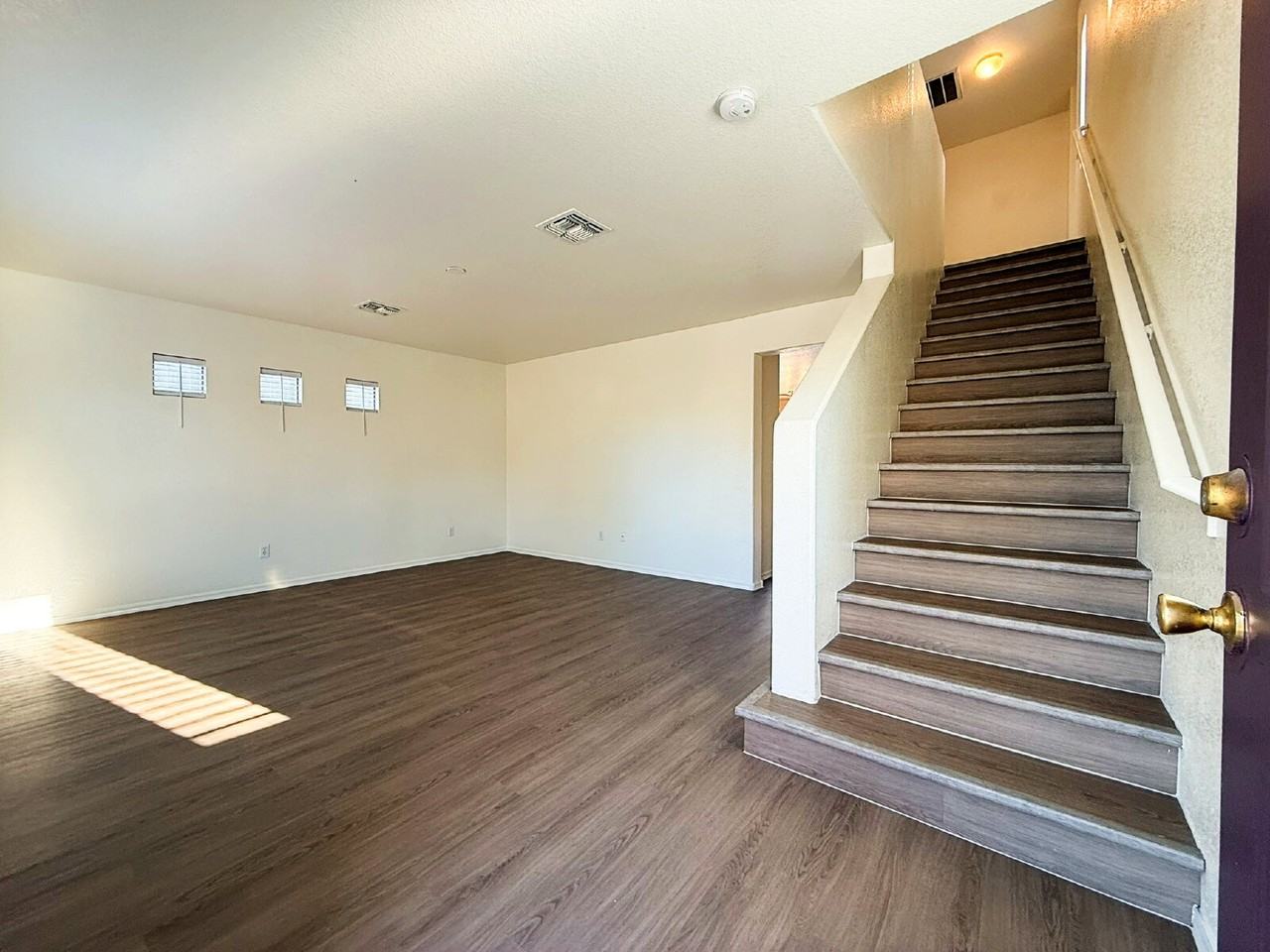 8431 W Hughes Dr - Photo 4 of 39