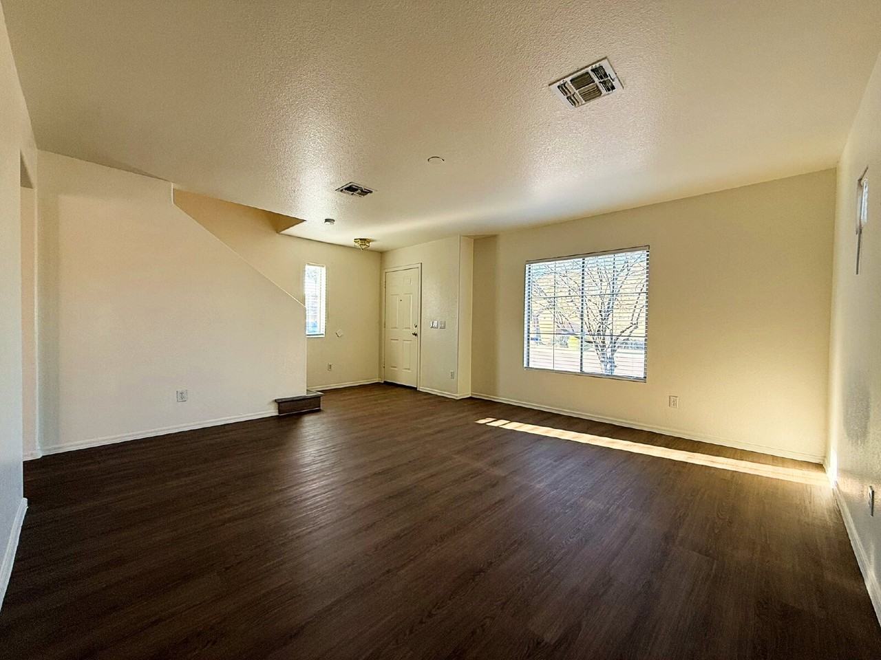 8431 W Hughes Dr - Photo 6 of 39