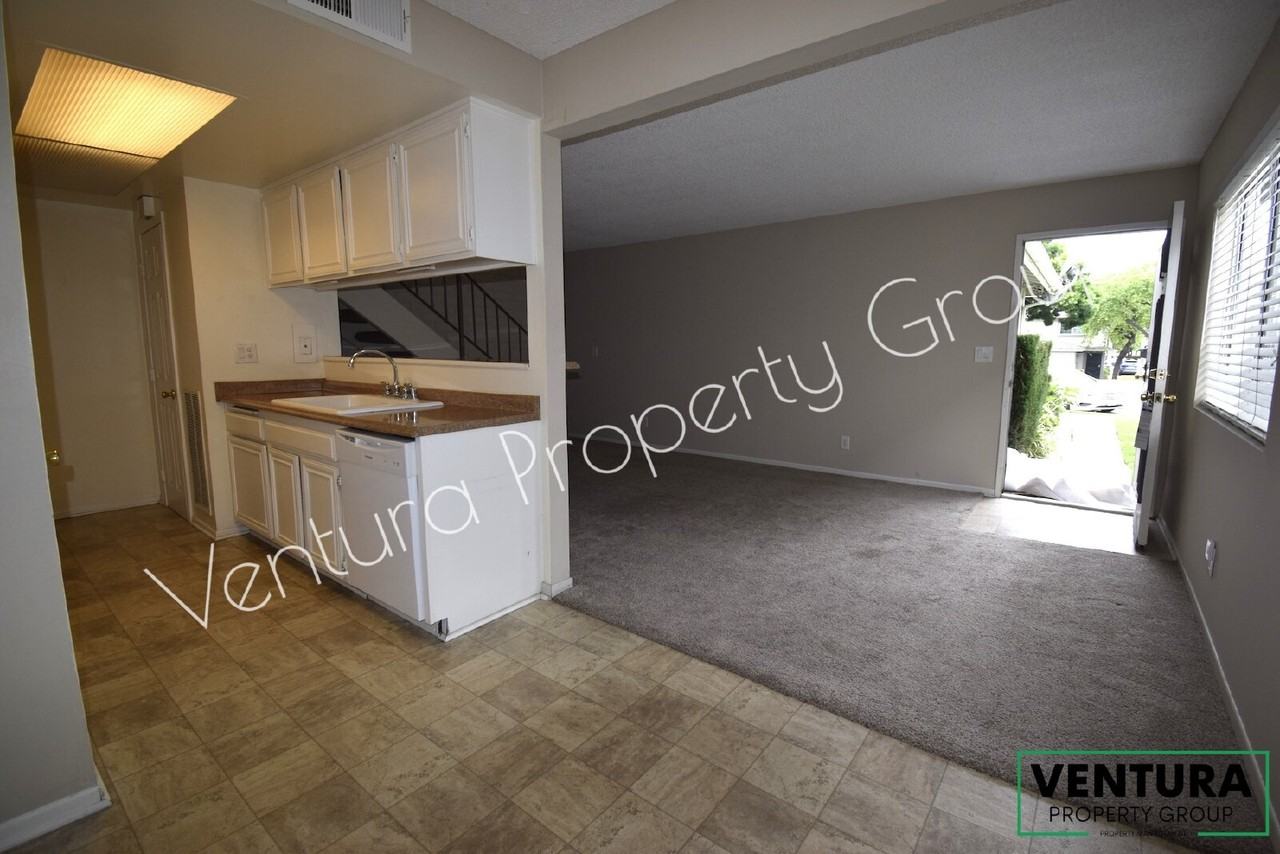 1122 Acadia Pl - Photo 6 of 16