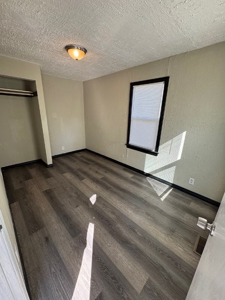 1931 S Washington Ave - Photo 3 of 10