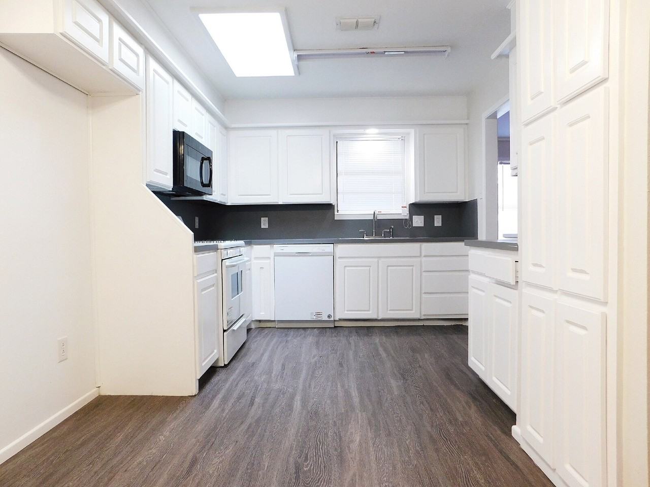 4422 57th St - Photo 4 of 19