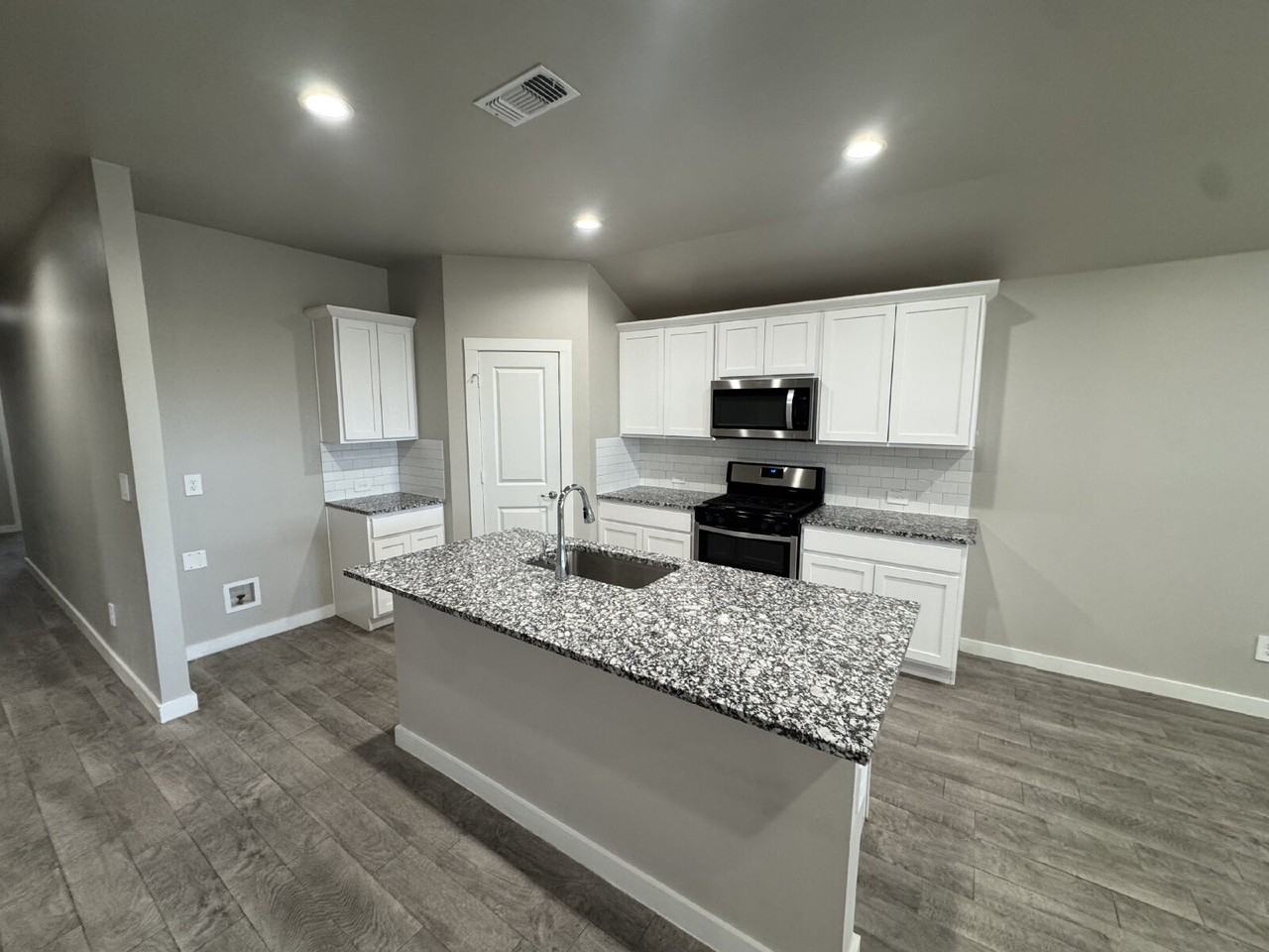 4701 126th St - Photo 3 of 13