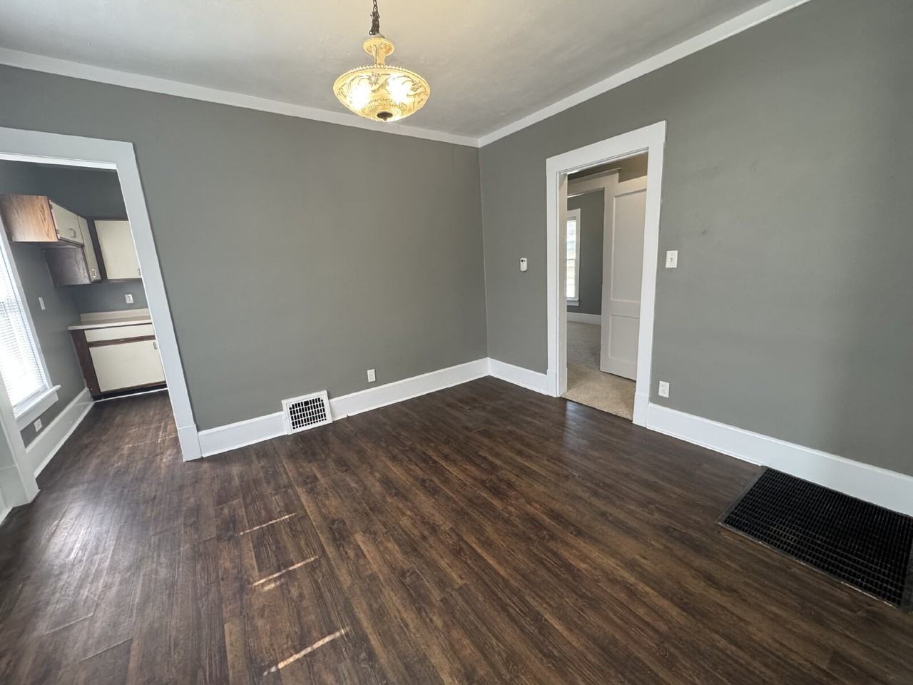 405 S Park Ave - Photo 3 of 17