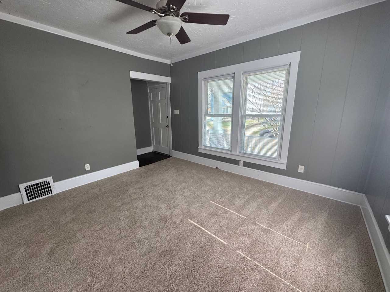 405 S Park Ave - Photo 4 of 17