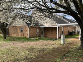 featured image of 135 Lake Chateau Dr