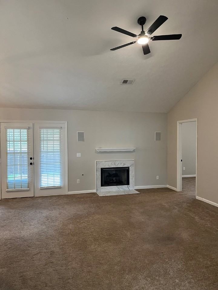 135 Lake Chateau Dr - Photo 2 of 30