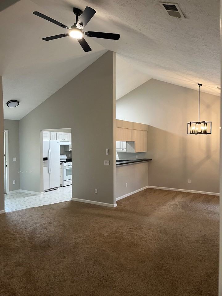 135 Lake Chateau Dr - Photo 4 of 30