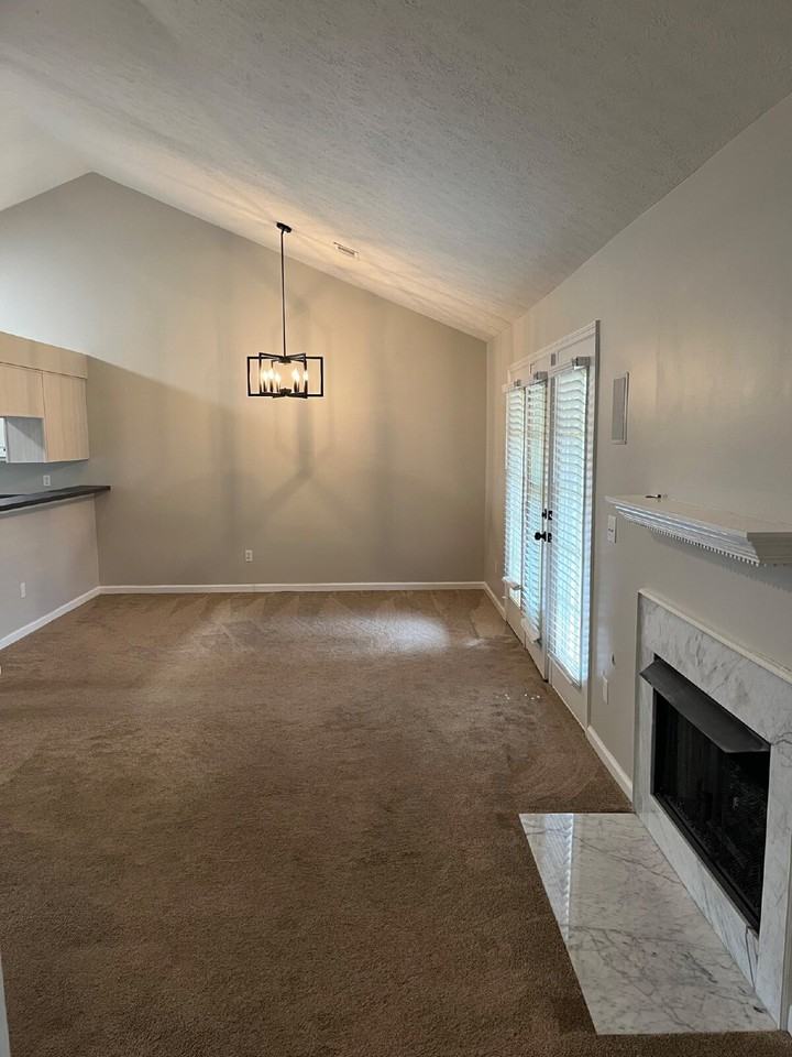 135 Lake Chateau Dr - Photo 5 of 30