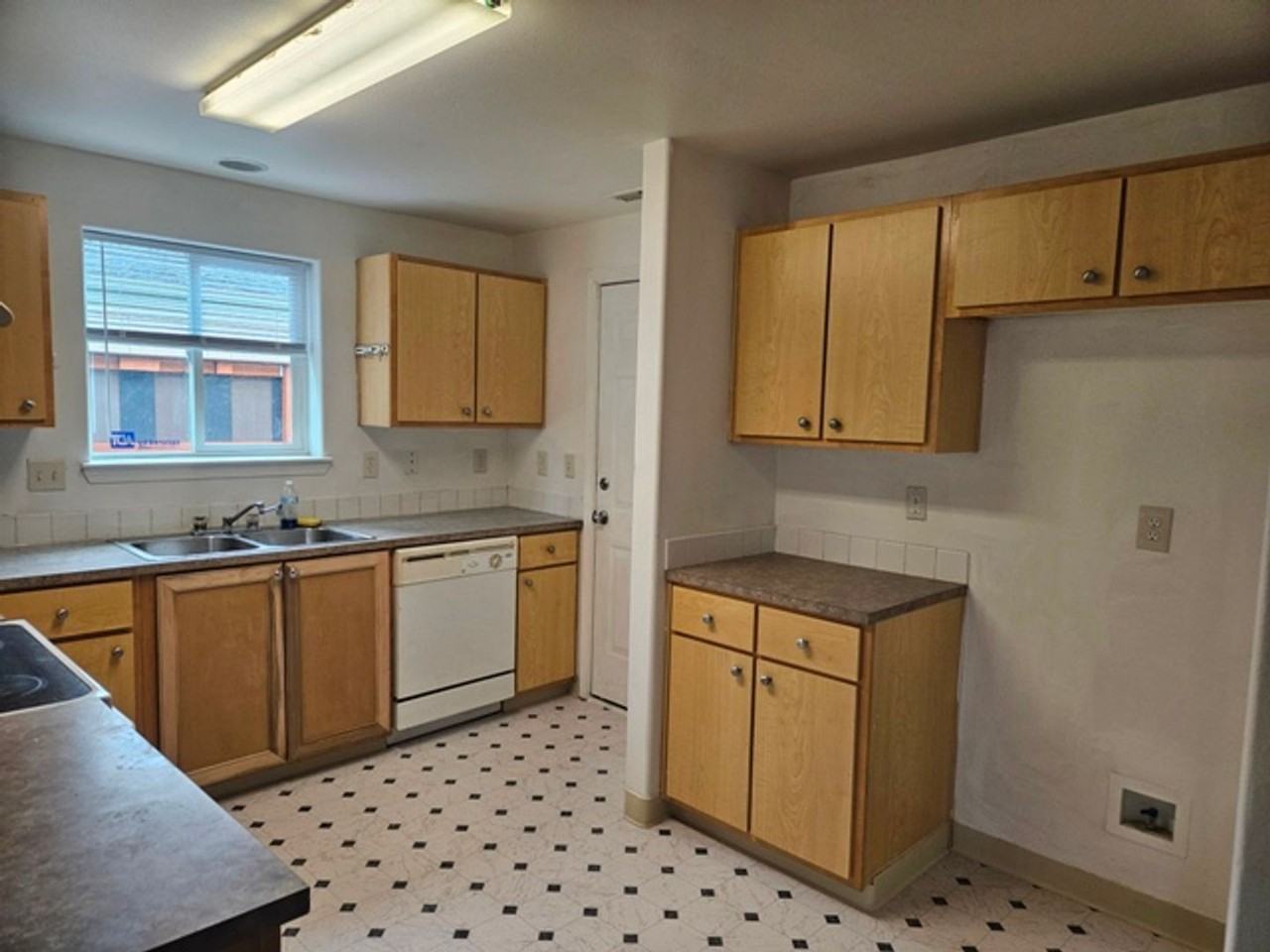 3038 Hollyridge Loop Ne - Photo 3 of 17