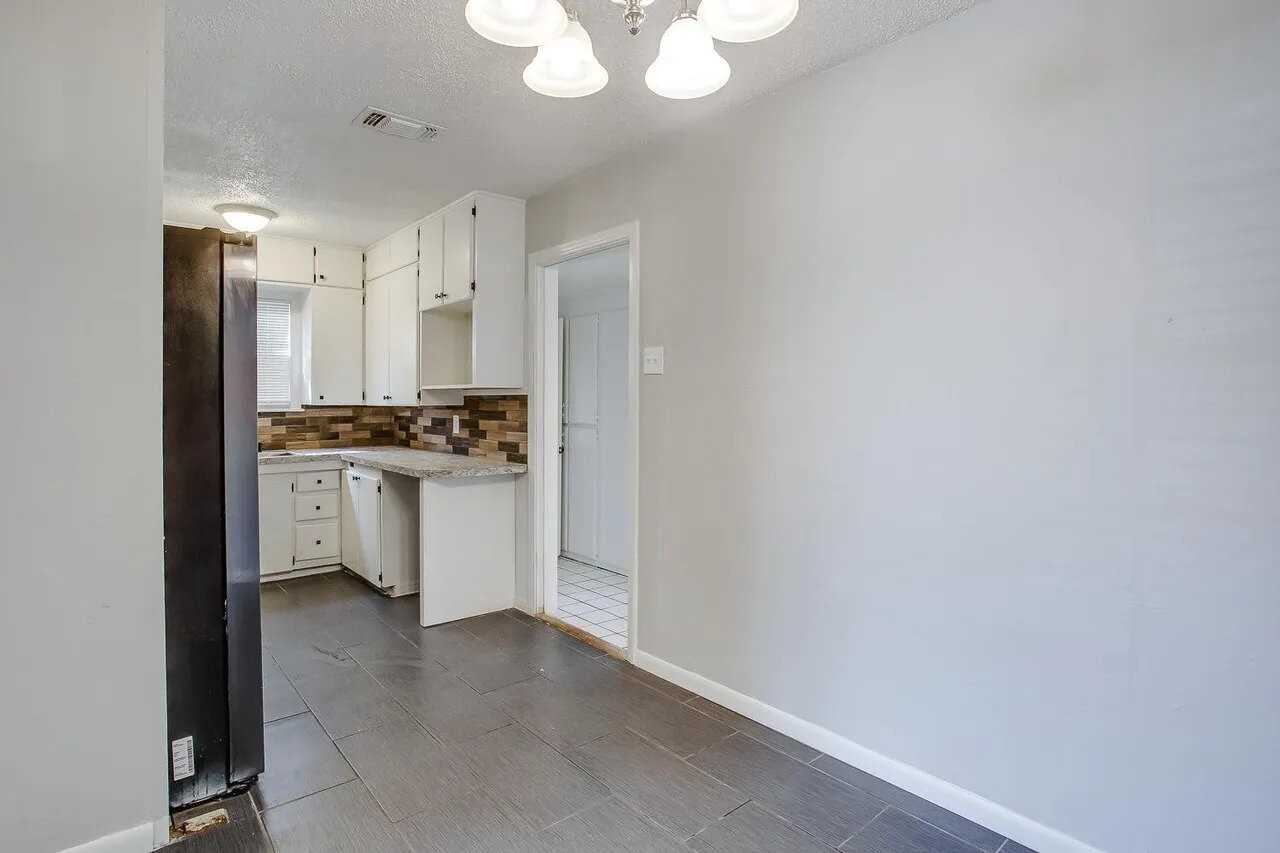 2706 36th St - Photo 5 of 15