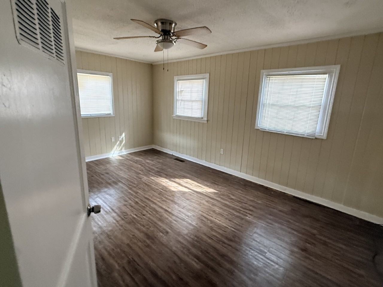 4170 Plaza St - Photo 6 of 21