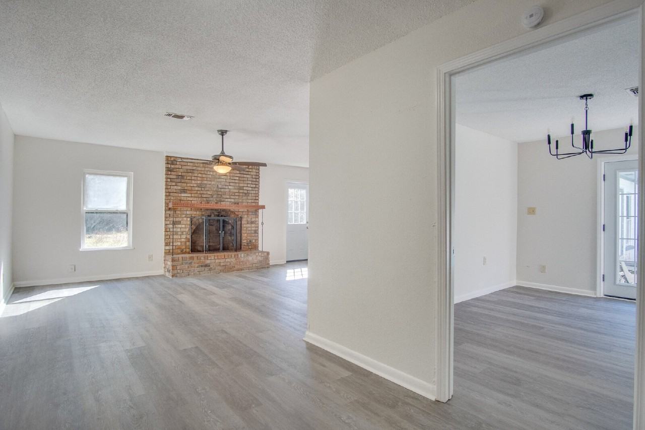 4725 Clara St - Photo 3 of 28