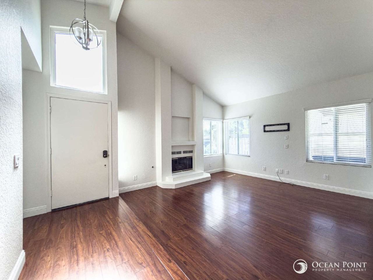 438 Sobre Colinas Pl - Photo 3 of 13