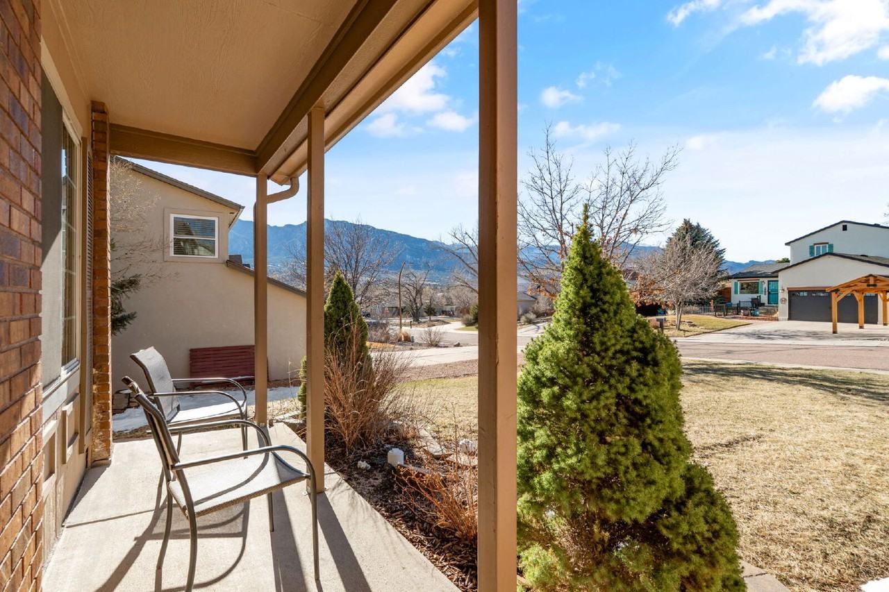 3751 Red Cedar Dr - Photo 4 of 38