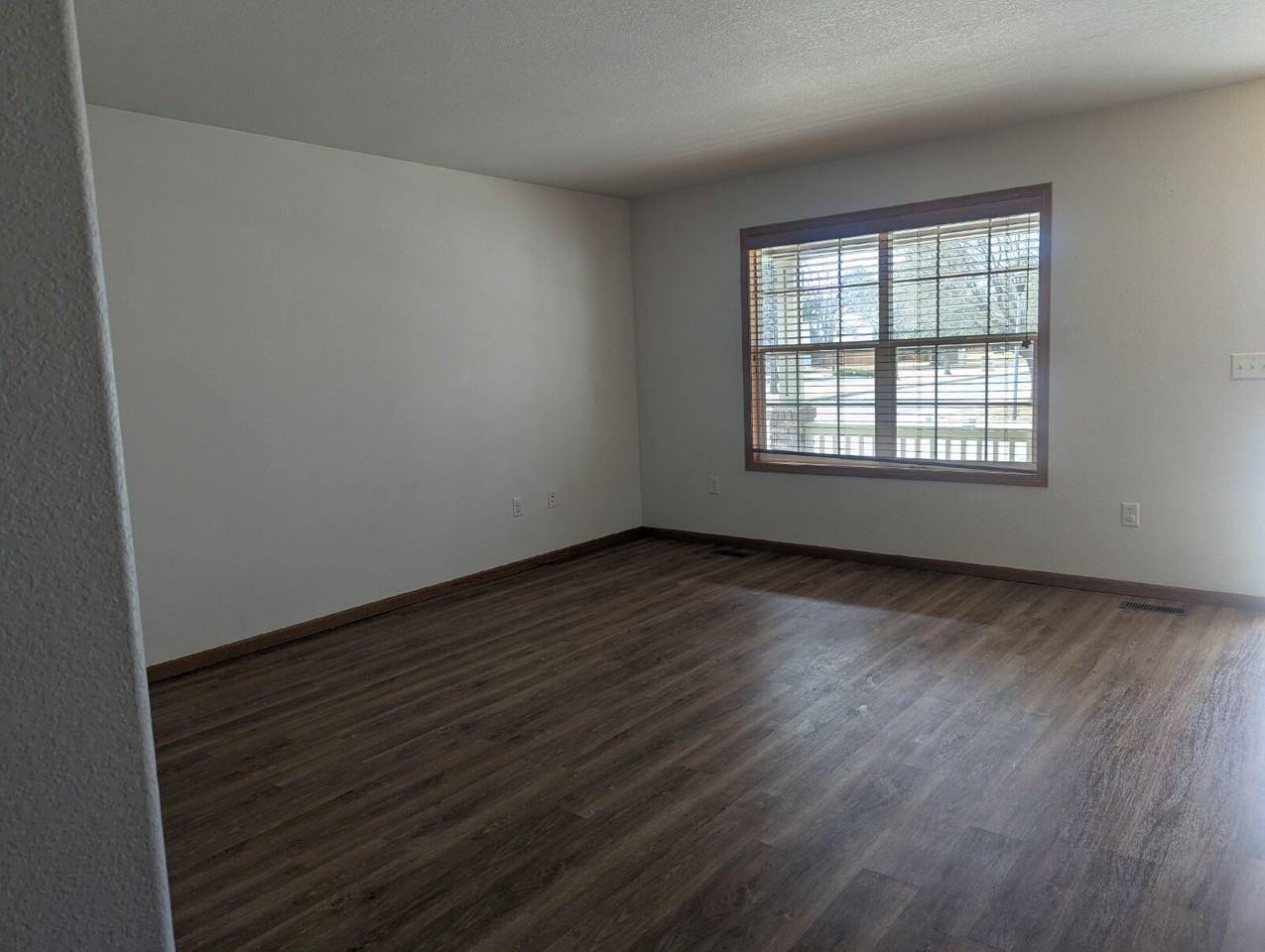 388 Cardinal Ave - Photo 2 of 15