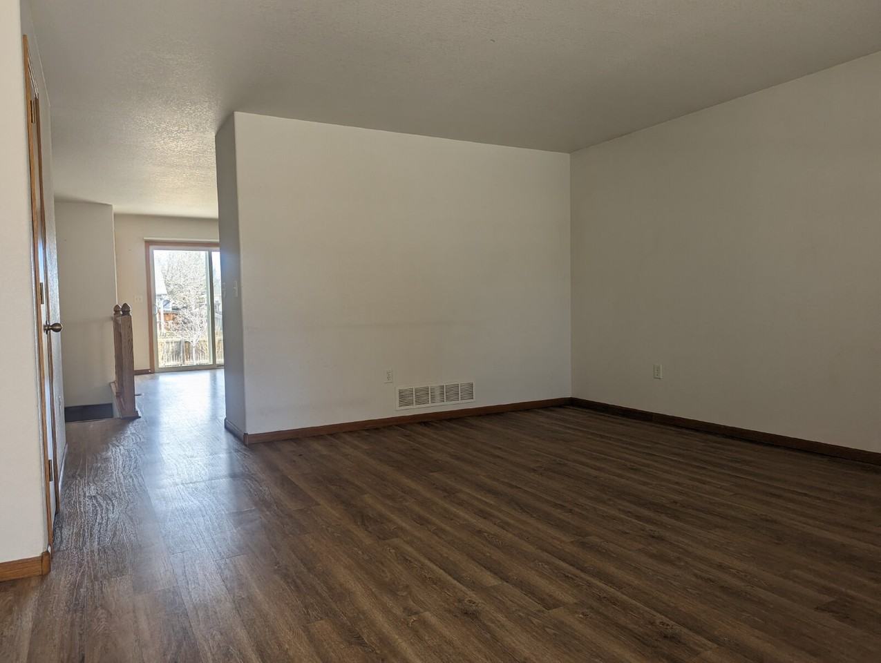 388 Cardinal Ave - Photo 3 of 15