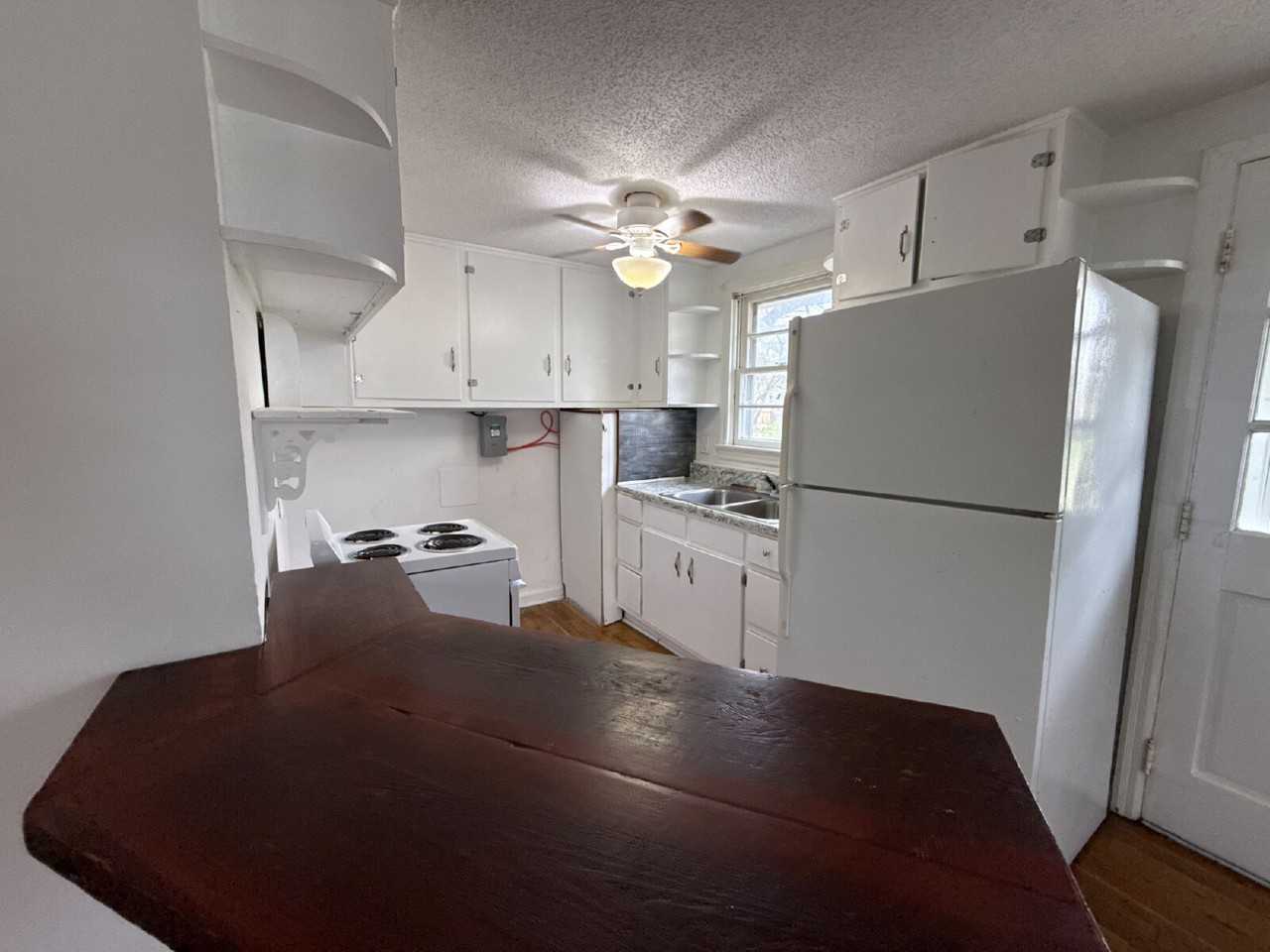 118 Brockway Ave - Photo 7 of 11