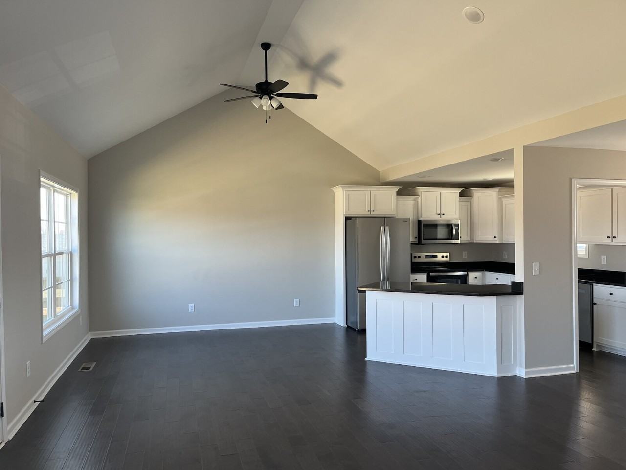 107 Thacker Dr - Photo 4 of 24