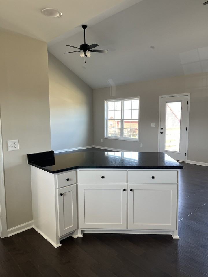 107 Thacker Dr - Photo 5 of 24