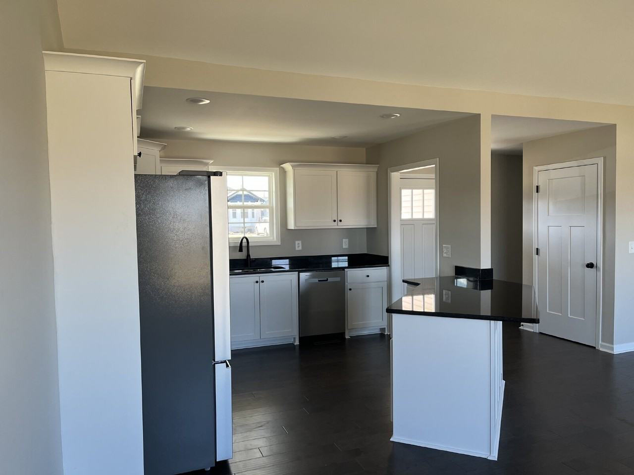 107 Thacker Dr - Photo 7 of 24