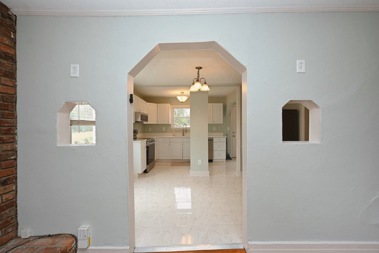 532 Wesley Ave - Photo 7 of 50