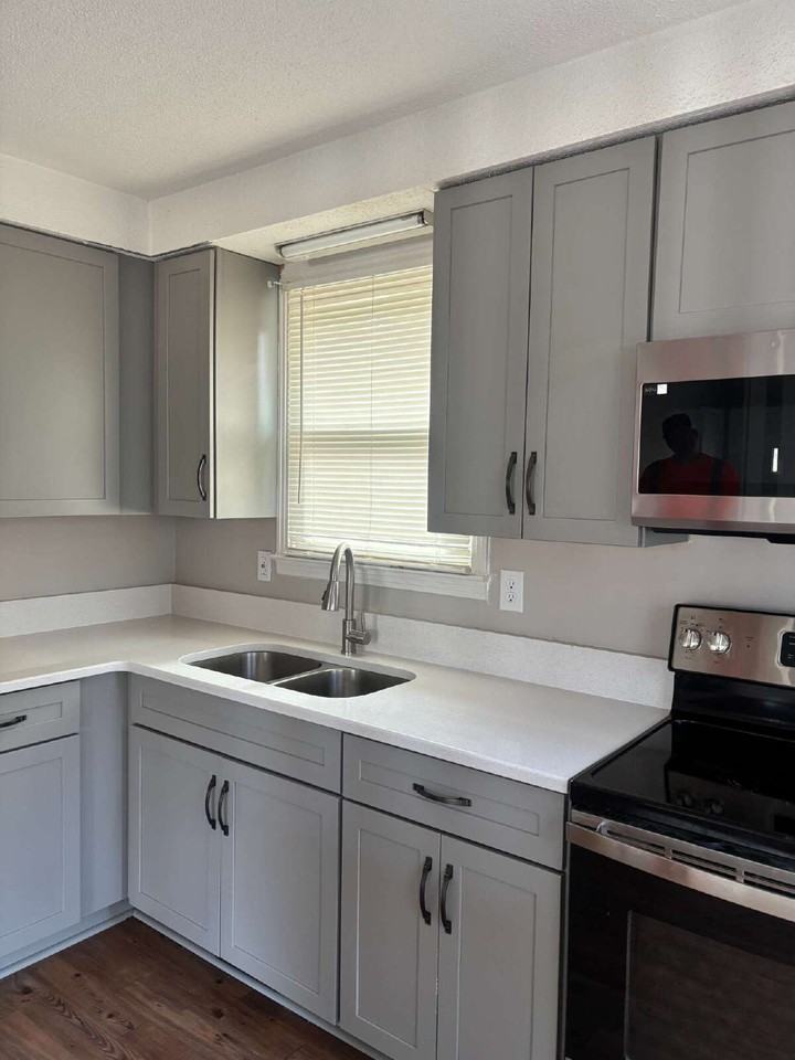 1322 Shady Lawn Dr - Photo 3 of 8