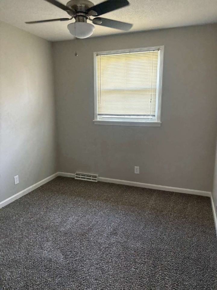 1322 Shady Lawn Dr - Photo 6 of 8