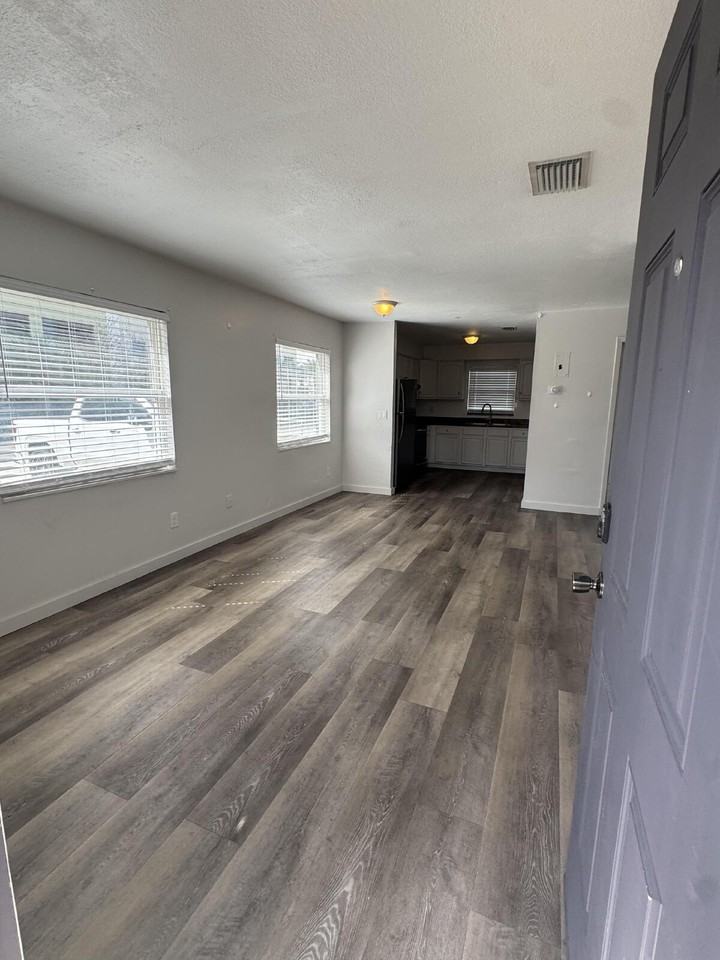 1711 W Carmen St #A - Photo 3 of 17