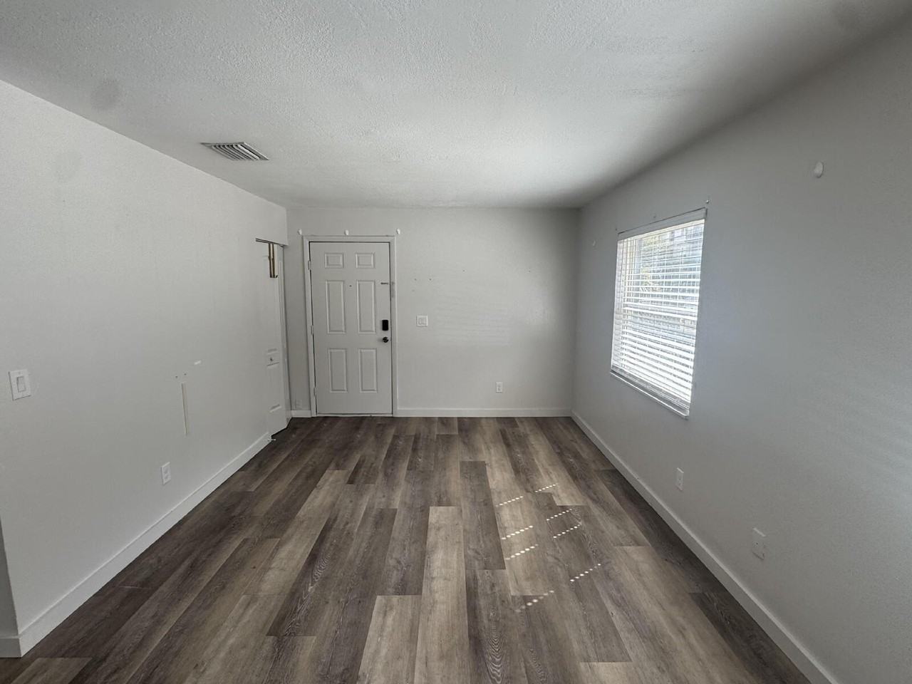 1711 W Carmen St #A - Photo 5 of 17