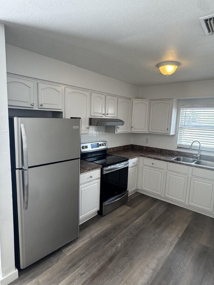 1711 W Carmen St #A - Photo 6 of 17