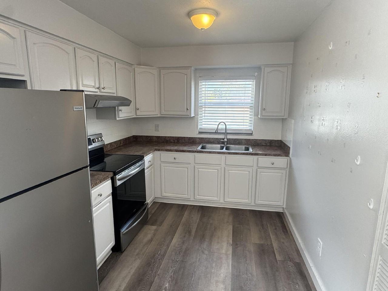 1711 W Carmen St #A - Photo 7 of 17