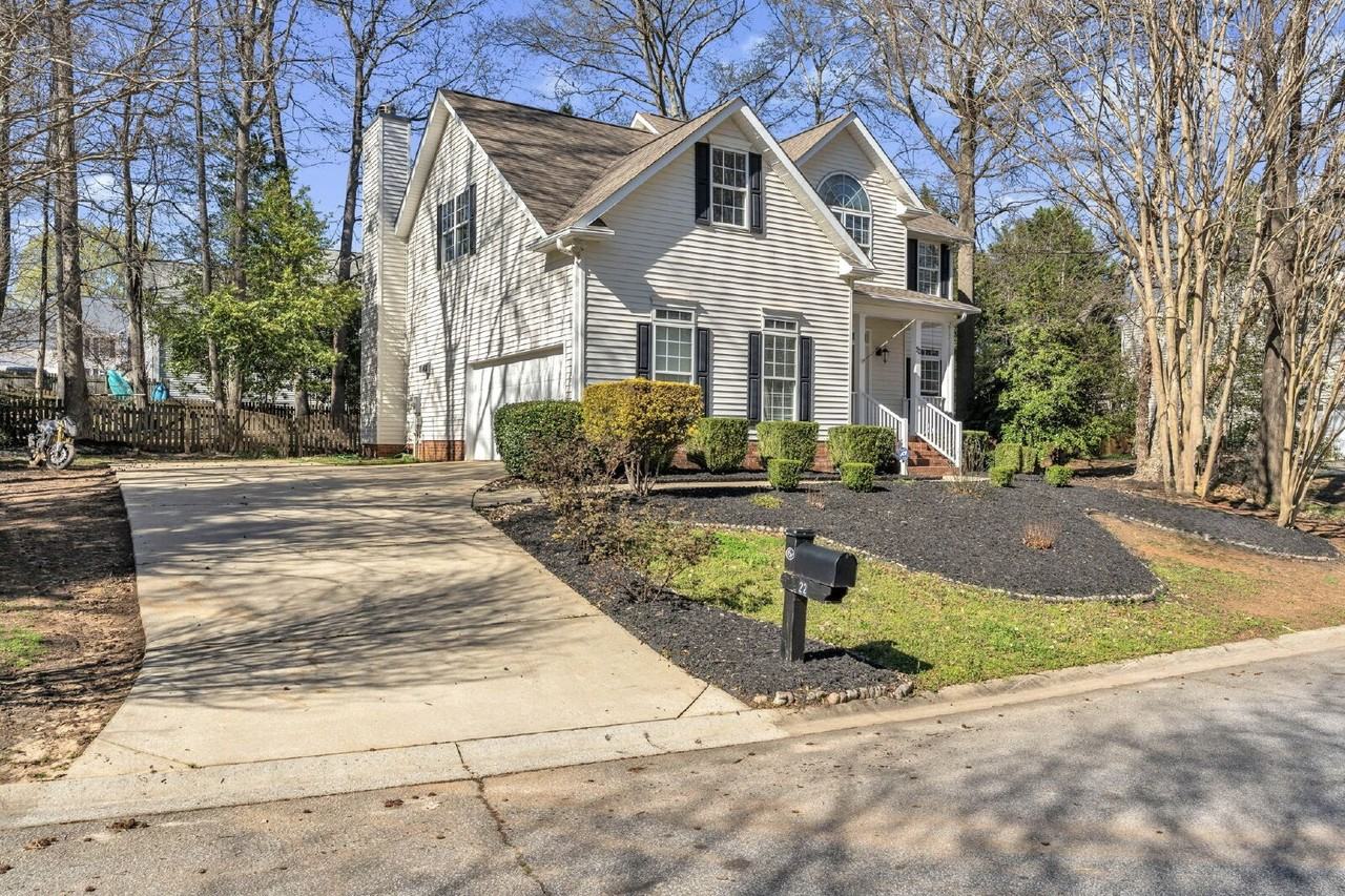 22 Summercrest Cir - Photo 2 of 30