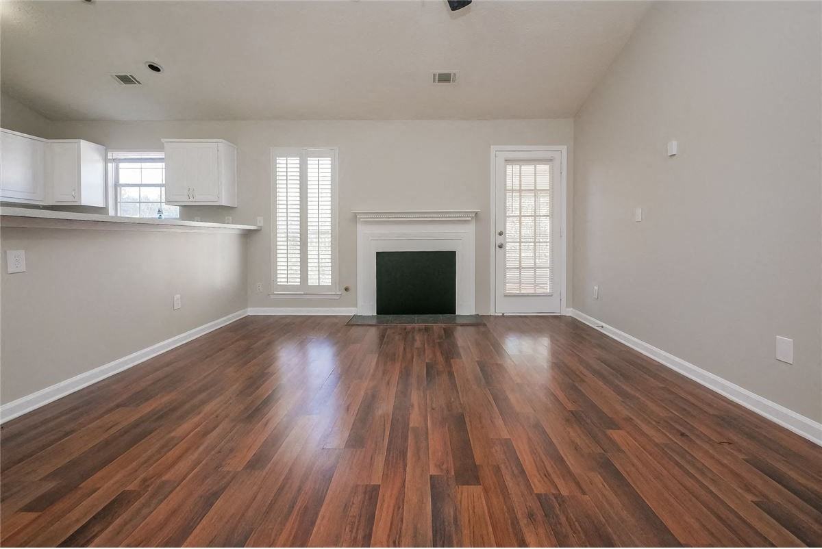 205 Ashton Ct - Photo 2 of 15